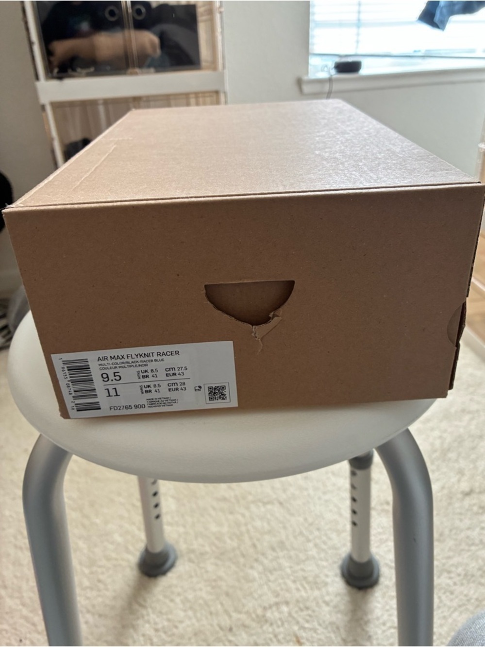 Nike Air Flynit size 9.5 Brand New- NWT - Picture 2 of 7